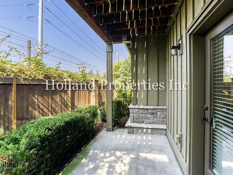 7898 NE Miriam Way — Photo 16
