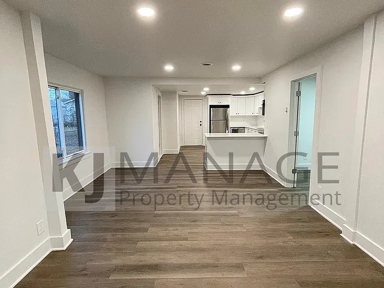 90 W Meyers Ave — Photo 9