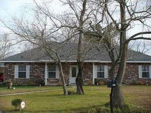 1st image of 673 Belleview Dr