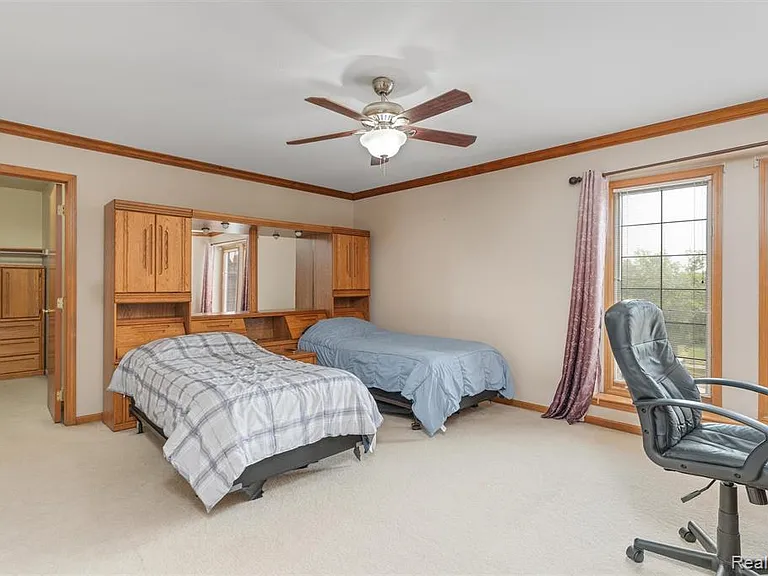 47105 Liberty Bell Rd E — Photo 24