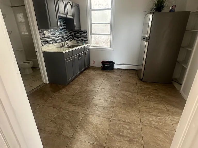 300 Kingsland Ave #2 — Photo 5