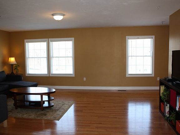 3rd image of 46 Terry Ln