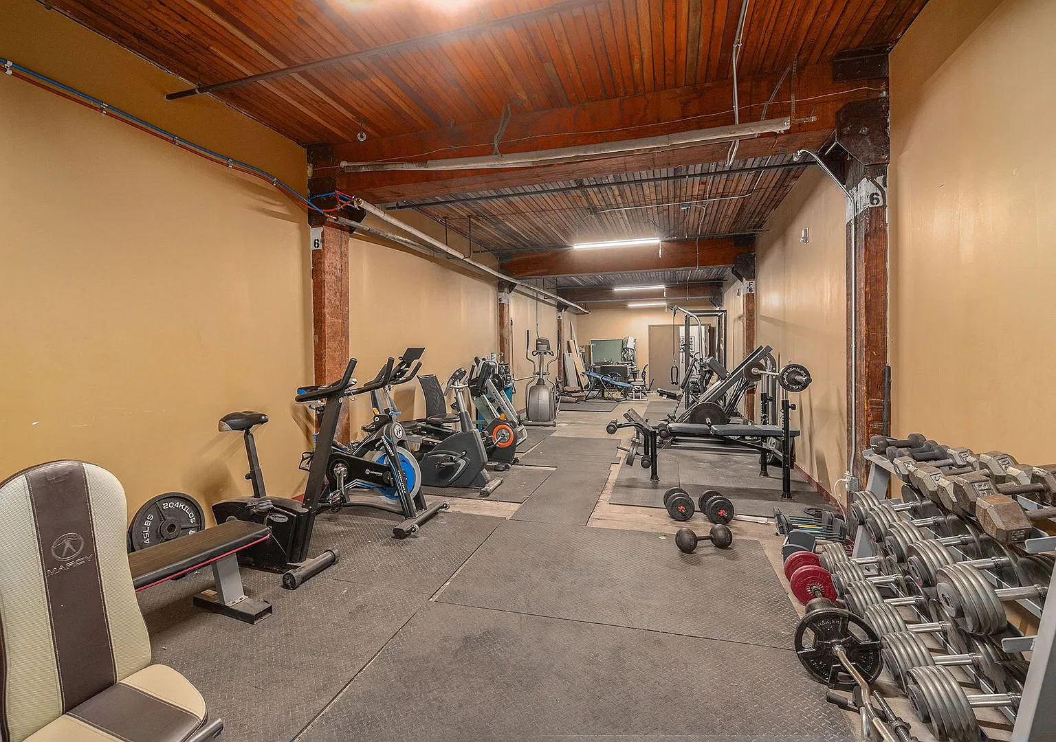 Historic Lofts next door to Steel District and Levitt — Photo 4