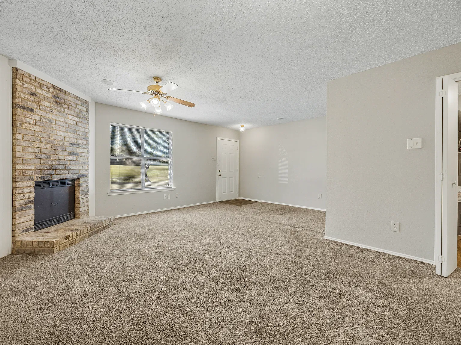 2 bed, 1.5 bath, 1125 sqft, $1,700 — Photo 4