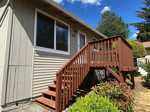 Entrance -front deck room