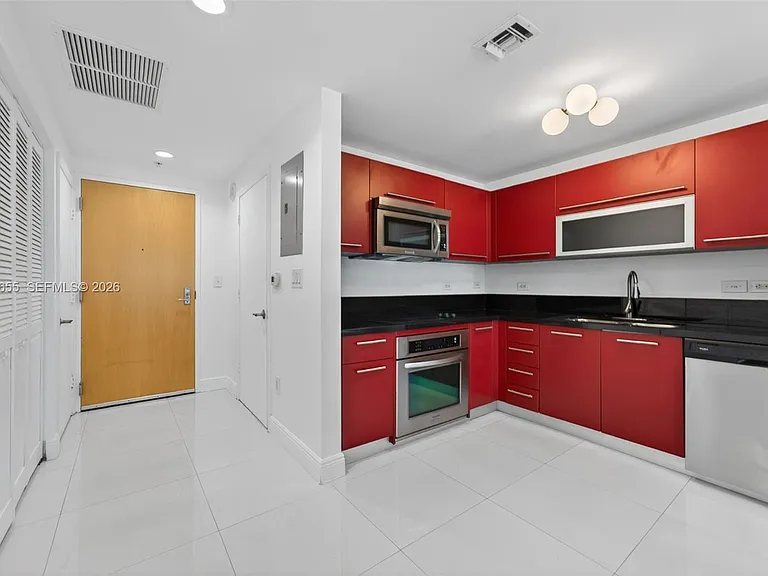 253 NE 2nd St #424 — Photo 4