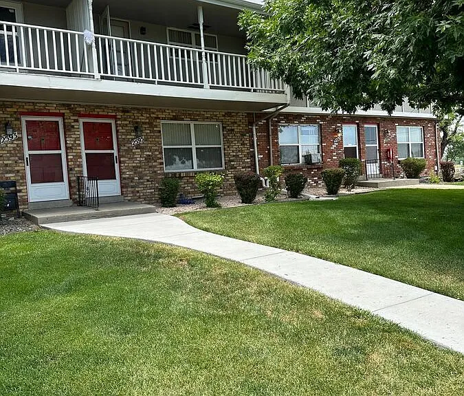 2565 Iris St — Photo 34
