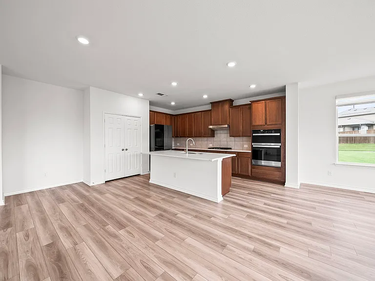 424 Princewood Dr — Photo 8