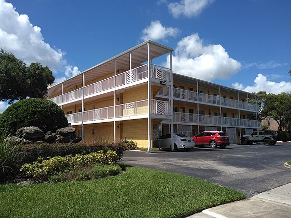 3rd image of 320 Lakeview St APT 209