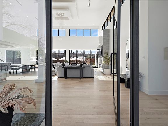 3rd image of 11907 Quincy Ln