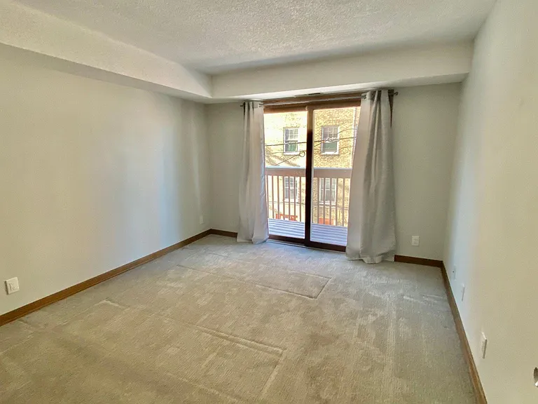 Master Bedroom w/Balcony