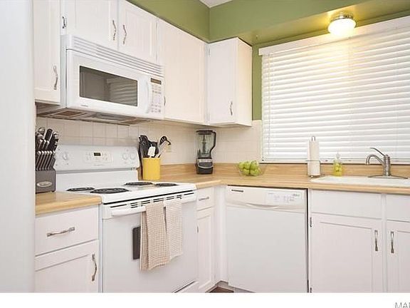 Clean & bright kitchen