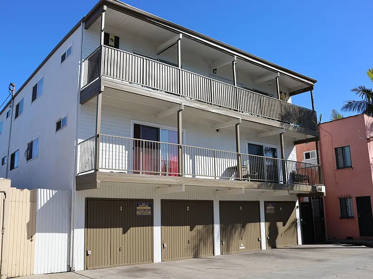 650 Linden Ave — Photo 3