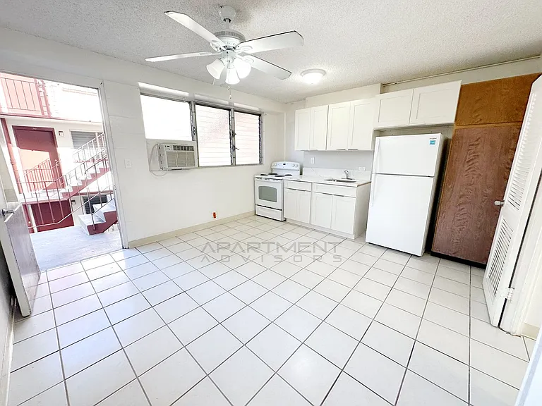 2541 Kuhio Ave — Photo 4