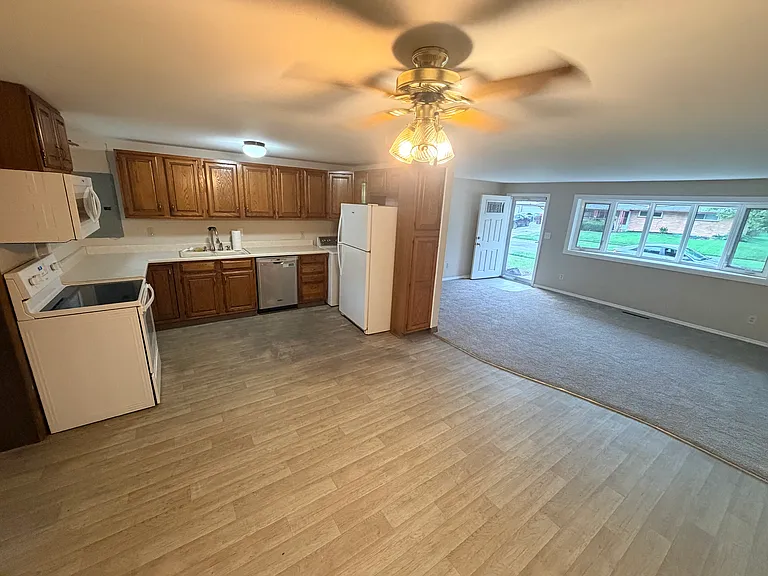 2406 Bushwick Dr — Photo 4