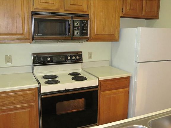 5th image of 1100 Riverchase Ln Unit 110
