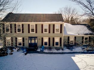 1435 Stonefield Ct, Waukesha, WI 53186