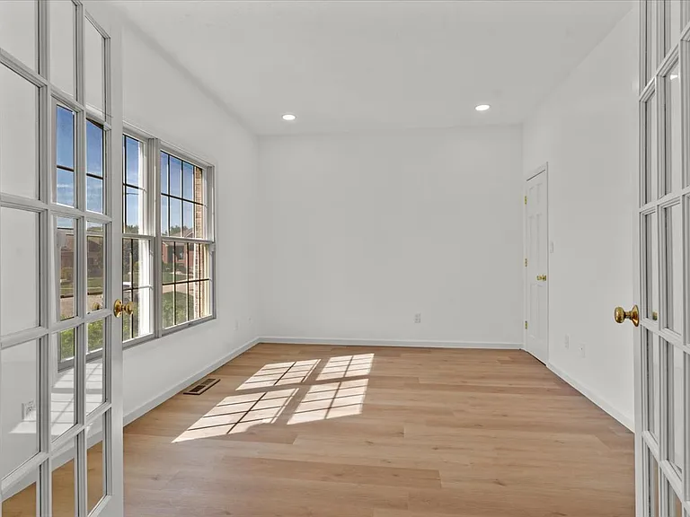 114 Heatherstone Dr #1 — Photo 17
