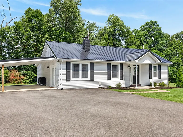 218 Harper Rd — Photo 3