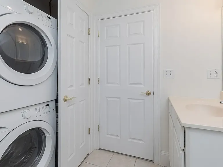 1306 Columbia Rd #5A — Photo 9