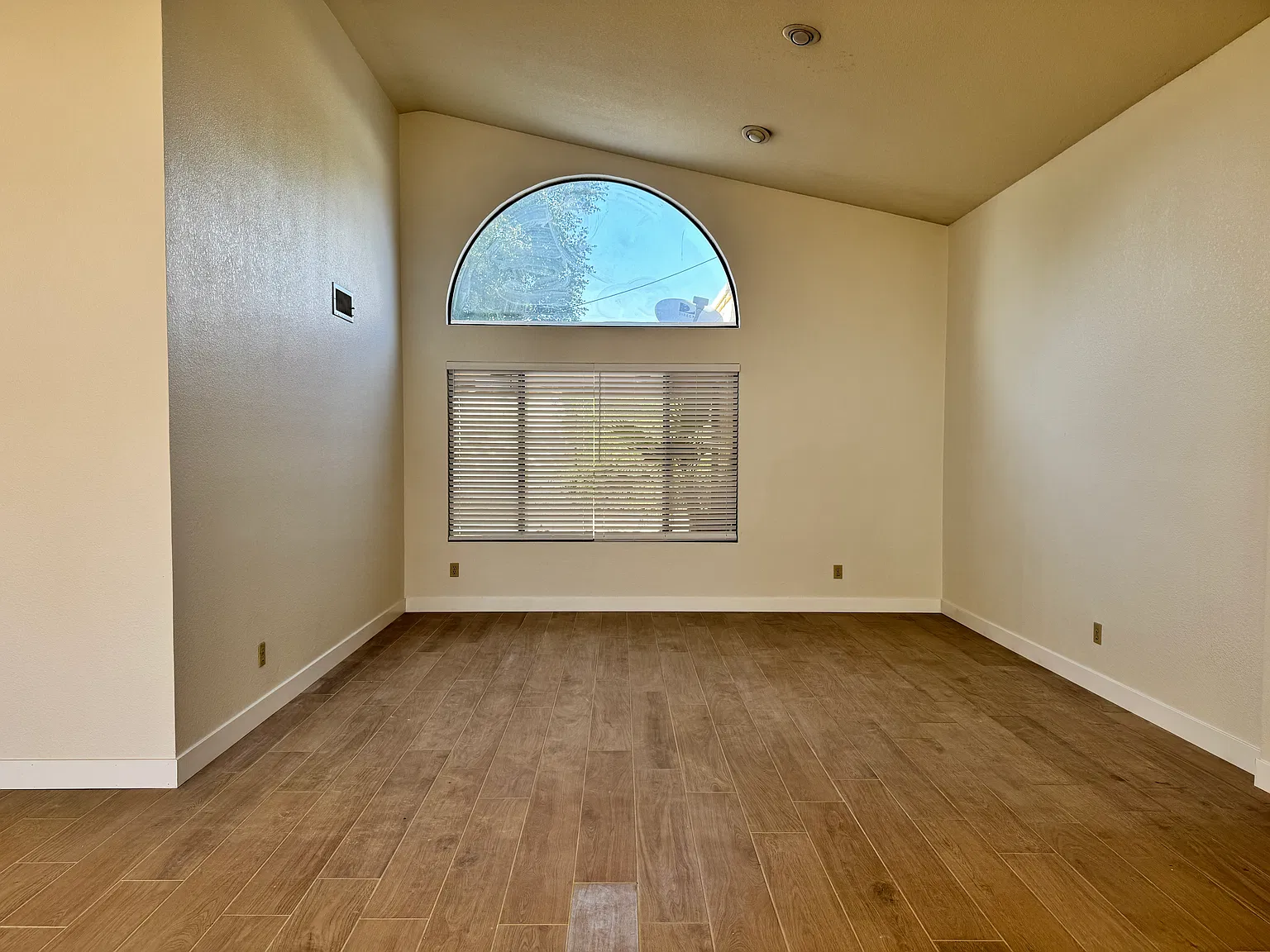 4 bed, 2066 sqft, $2,800 — Photo 2