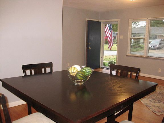 3rd image of 9657 Twincrest Dr