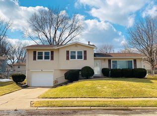 3122 Windsor Dr, Bettendorf, IA