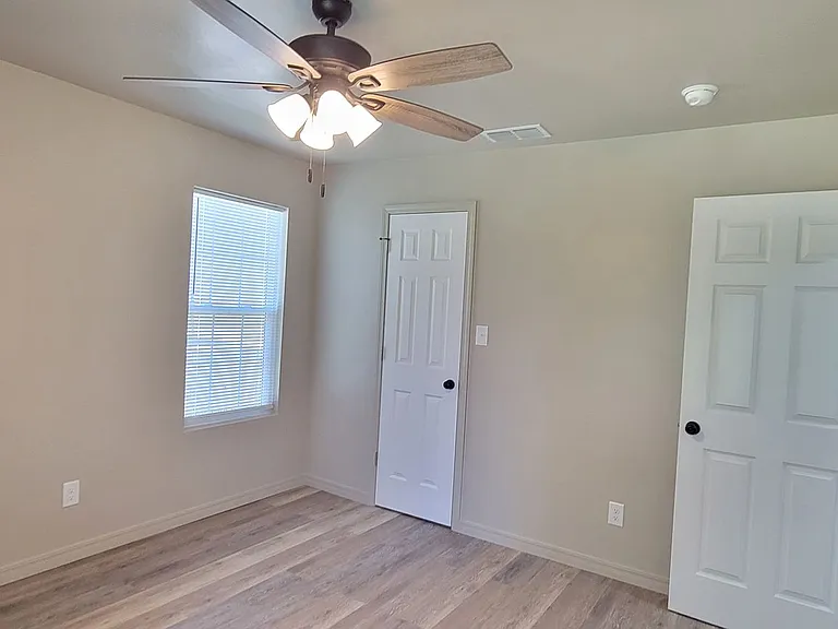 2112 Axtell St — Photo 16