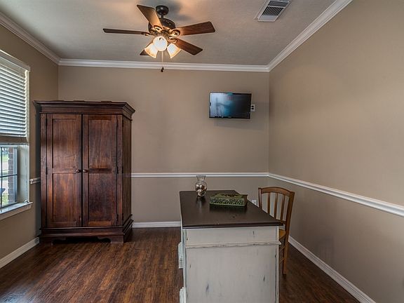 3rd image of 517 Burham Ln