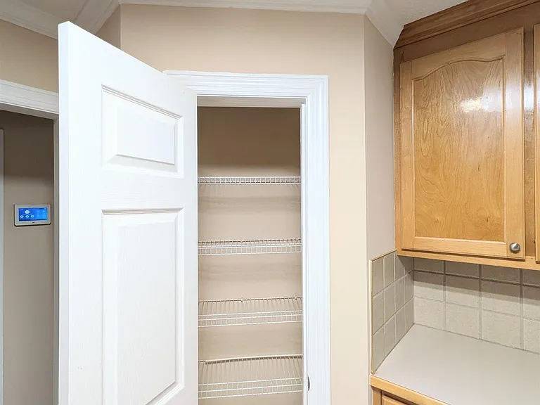 102 W Kilburn Cir — Photo 18