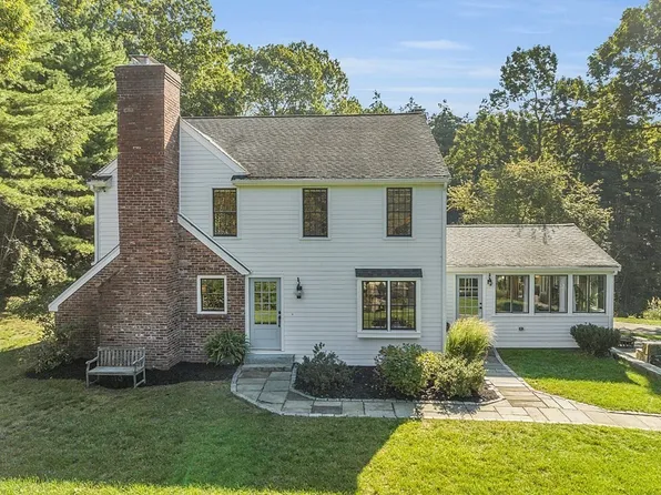 108 Blueberry Ln, Concord, MA 01742