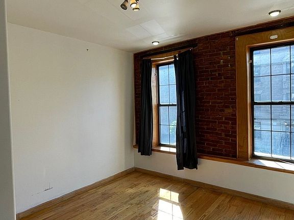4th image of 119 Rogers Ave #2B