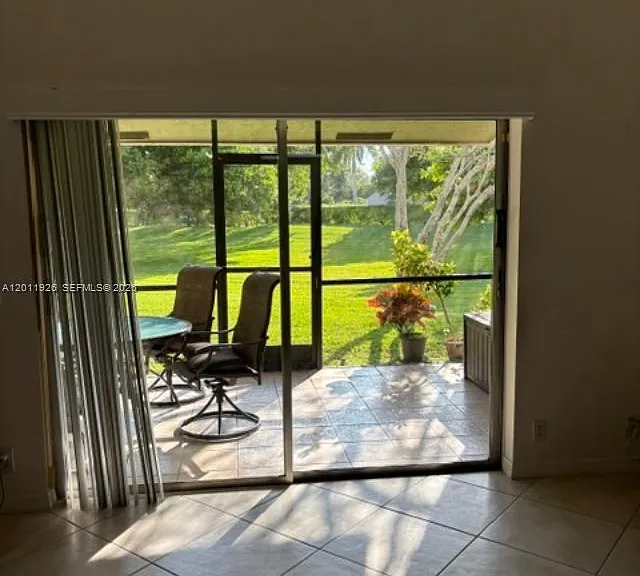 667 Woodgate Ln #B — Photo 8