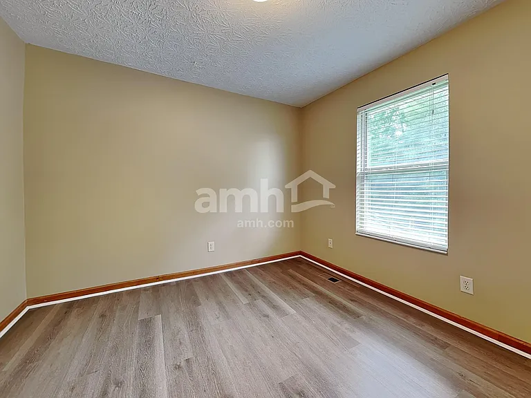 440 Dexter Ct — Photo 12
