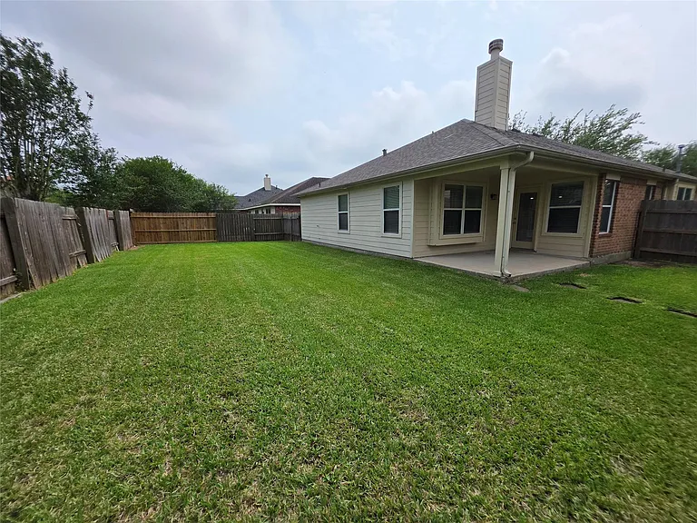 2108 Goldfinch Ln — Photo 15