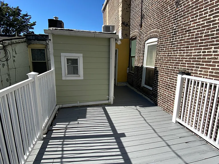 1305 Andre St — Photo 7