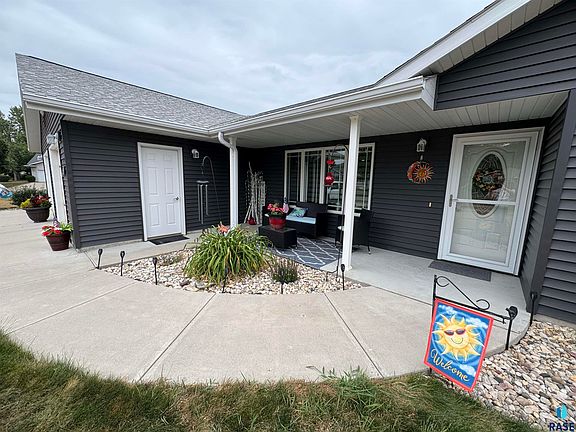 3rd image of 326 Rock River Dr