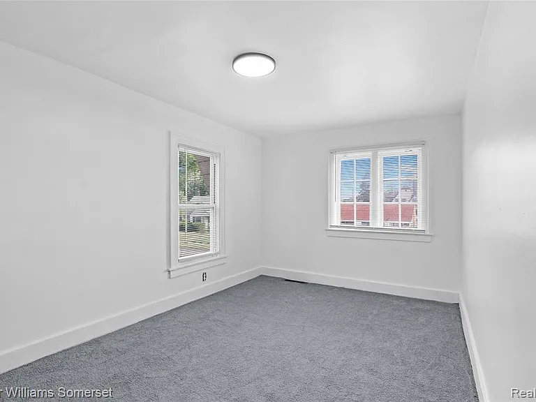 23525 Kress St — Photo 6