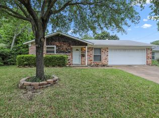 1800 Barron Ln, Fort Worth, TX 76112