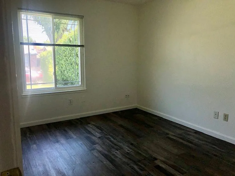 7521 Blackthorne Way — Photo 15