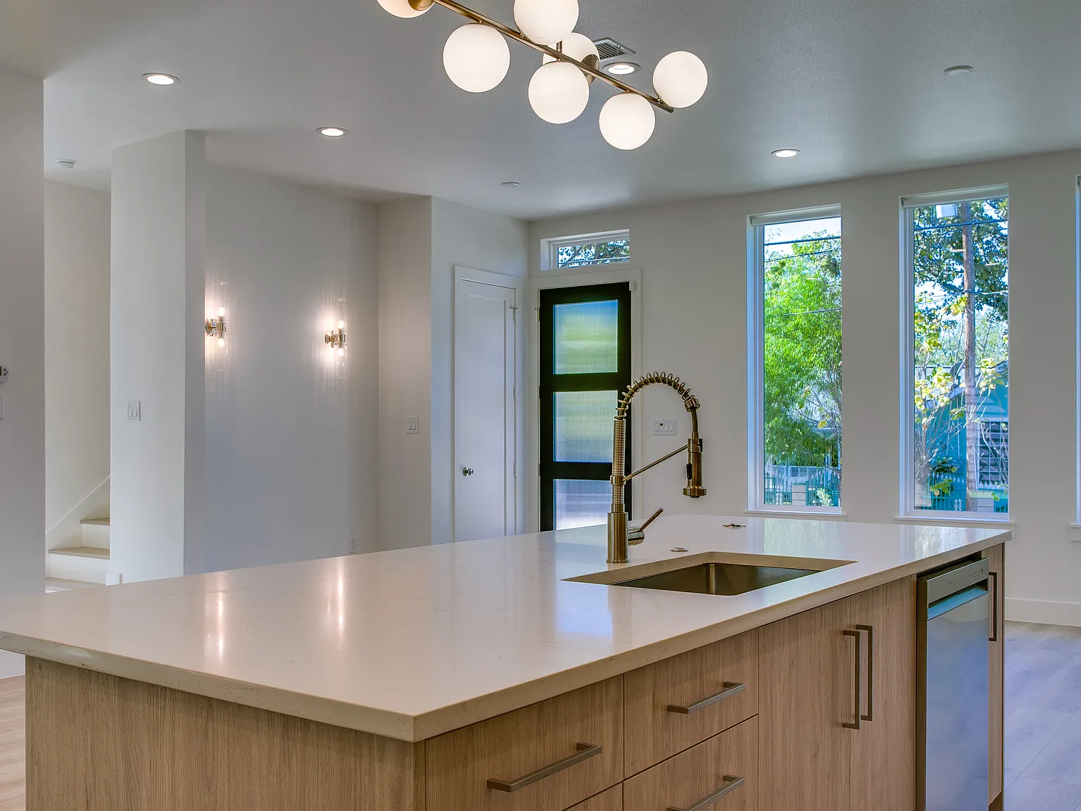 Stunning Luxury Home Steps from Bishop Arts! — Photo 4