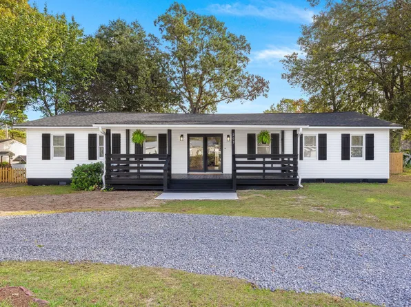 203 Bonneau St, Bonneau, SC 29431