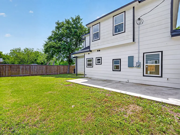 9007 Hilda St — Photo 22