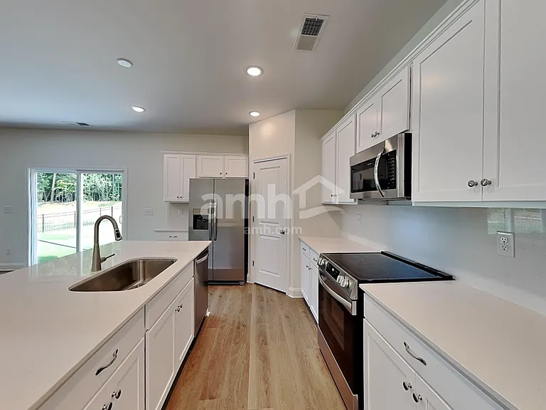 6059 Rosemore Ln — Photo 3