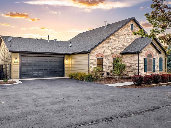 2nd image of 2878 N Cloverdale Rd