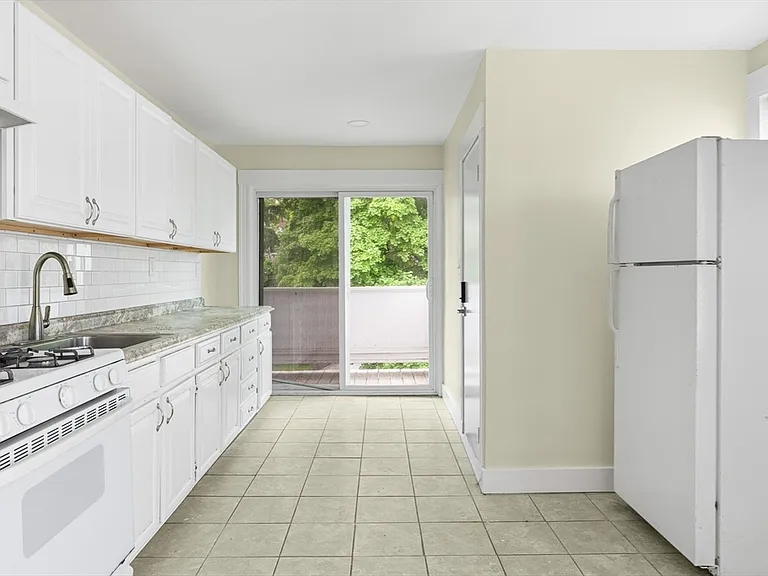 43 Wentworth St #3 — Photo 12