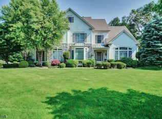 40 Ridge Rd, Green Brook, NJ 08812