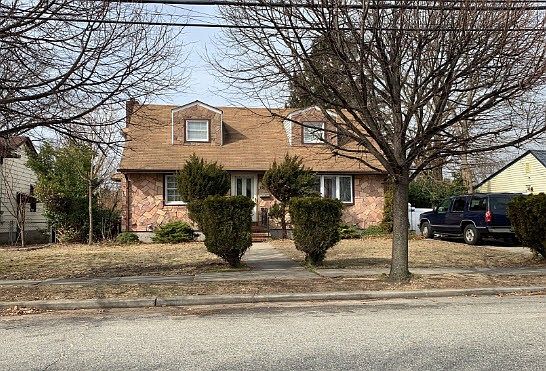 1st image of 10 Pine St