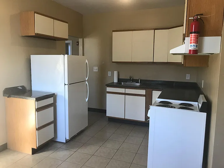 2 E Broad St #3 — Photo 3