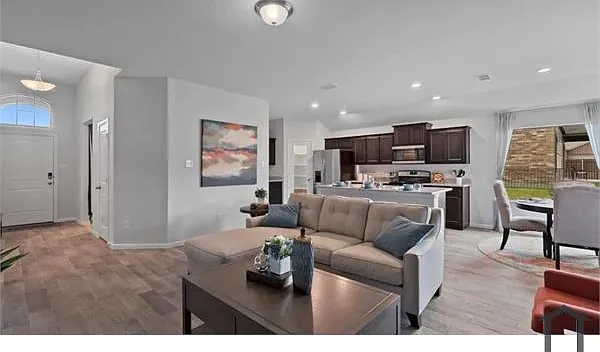 4 bed, 1776 sqft, $2,750 — Photo 2